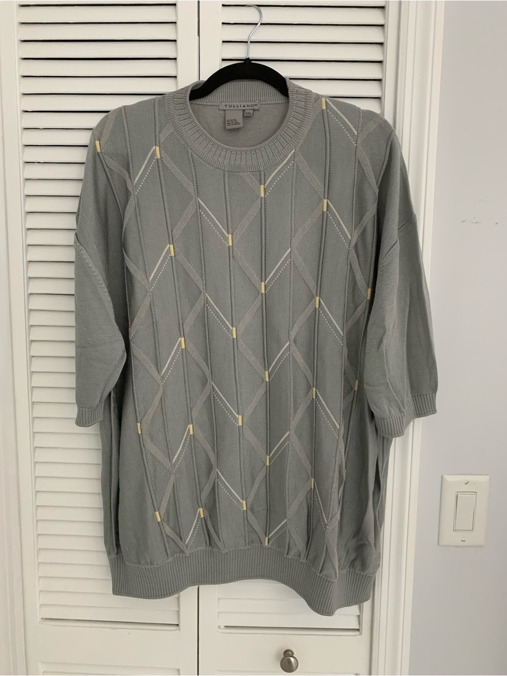 Men's Gray Crewneck Short-Sleeve Knit Sweater with Subtle Diamond Stitch